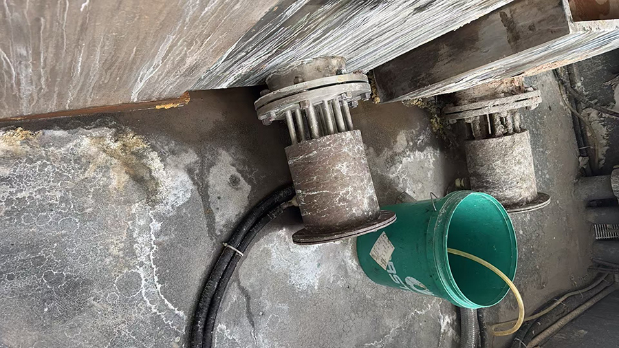 50KW法蘭加熱管-配套1立方的水槽，對(duì)水槽內(nèi)部的液體保溫