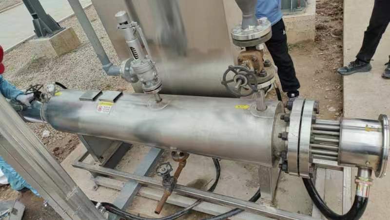高溫蒸汽過熱器，設計壓力2.6MPA，設計溫度400℃，用于蒸汽二次過熱給反應釜提供熱源